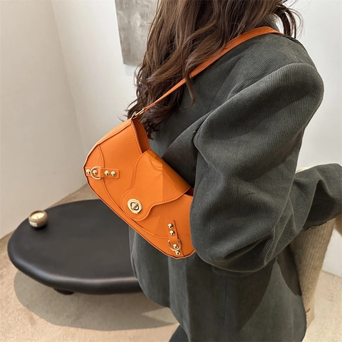 Vintage PU Leather Underarm Bag For Women Fashion Half Moon Shoulder Bag With Gold Twist Lock And Rivets Solid Color