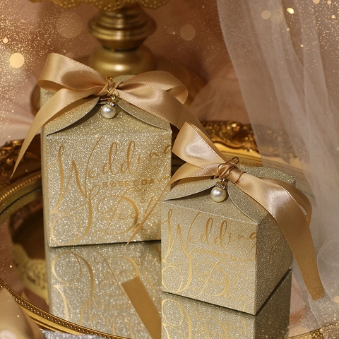 Luxury Glitter Square Wedding Favor Candy Box With Satin Ribbon Bow Faux Artificial Pearl Pendant Elegant Paper Gift Box For Party Giveaway