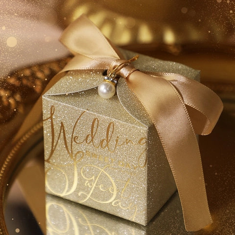 Luxury Glitter Square Wedding Favor Candy Box With Satin Ribbon Bow Faux Artificial Pearl Pendant Elegant Paper Gift Box For Party Giveaway