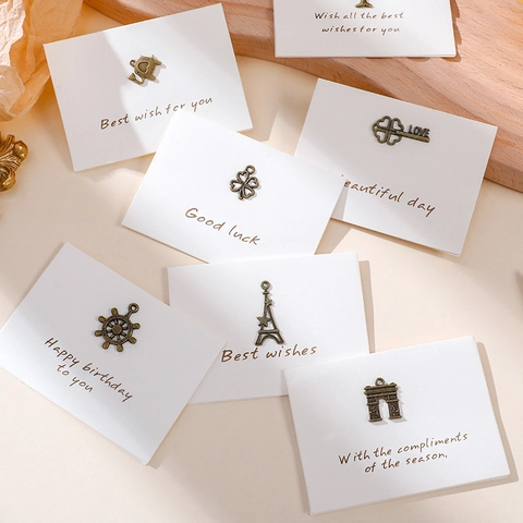 Biglietto di Auguri Vintage con Ciondolo in Metallo Busta Natale Capodanno Matrimonio Compleanno Carta di Carta Messaggi