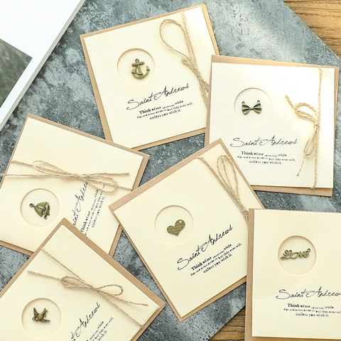 Vintage Handgefertigte Grußkarte Mit Bronze Legierung Anhänger Hanfseil Schleife Kraftpapier Umschlag Für Valentinstag Geburtstag Hochzeit Geschenk