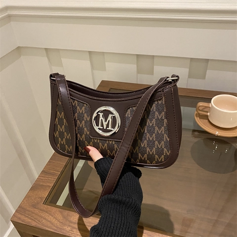 Bolso de Axila de Cuero PU Retro para Mujer Bolso de Hombro con Monograma de Letras y Logo Metálico Plateado para Diario