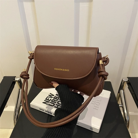 Bolso Cuadrado Pequeño de Cuero de PU Minimalista para Mujer Bolso Bandolera Retro Fondo Curvado Con Correa de Nudo Letras Doradas
