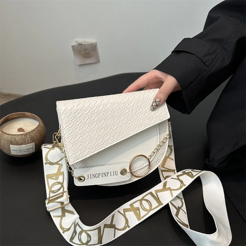 Damen Satteltasche Umhängetasche PU Leder Krokodilmuster Gewebte Textur Breiter Gemusterter Riemen Metallkette Vintage
