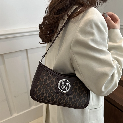 Bolso de Axila de Cuero PU Retro para Mujer Bolso de Hombro con Monograma de Letras y Logo Metálico Plateado para Diario