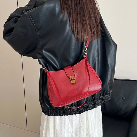 Vintage PU Leather Shoulder Bag For Women Retro Solid Color Underarm Bag Fashion Commute Crossbody Bag With Metal Buckle