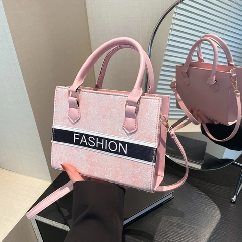 Borsa a Tracolla da Donna di Moda Grande Capacità in Pelle PU Ricamata con Tracolla con Lettere per il Viaggio Quotidiano