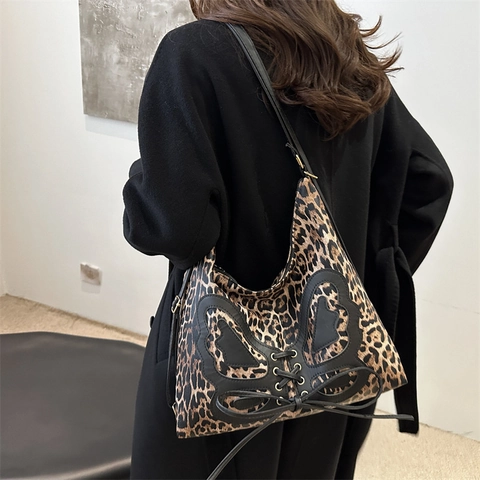 Borsa A Spalla Grande Con Stampa Leopardata In Ecopelle Con Dettaglio Corsetto A Farfalla Stringato Look Vintage