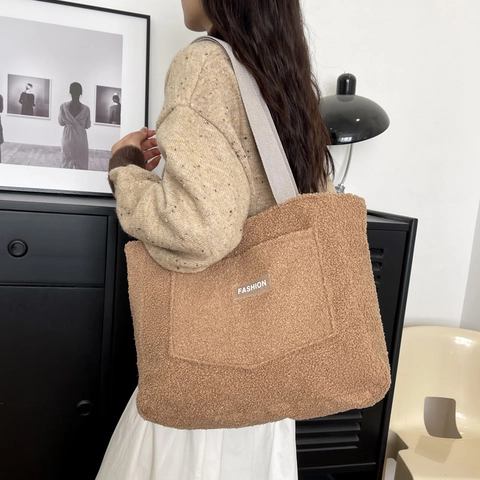 Women's Fashion Plush Tote Bag Large Capacity Teddy Velvet Shoulder Bag Fleece Handbag With Fashion Letter Patch Casual Daily Commuter Bag