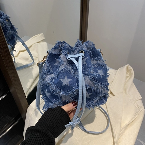 Bolso Cubo De Mezclilla Para Mujer Borde Deshilachado Estampado Estrellas Tablero Ajedrez Cordón Bandolera Retro Trendy