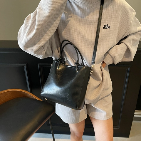 Bolso Bombonera de Cuero PU Vintage para Mujer Color Sólido Brillante Bolso de Hombro Cruzado Moda Bolso de Mano con Nudos