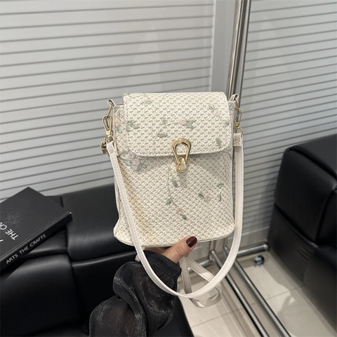 Women Straw Woven Crossbody Bag Flower Embroidery Mini Phone Bag Retro Small Square Bag With Metal Buckle Shoulder Bag