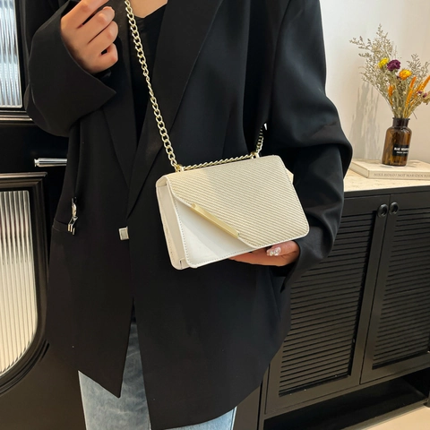 Borsa a Tracolla da Donna in Pelle PU con Trama Intrecciata e Catena Dorata Elegante Borsa Quadrata Minimalista