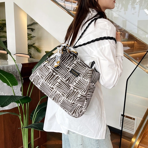 Dames Nylon Tote Bag Grote Capaciteit Met Satijnen Sjaal Gestreepte Geometrische Patronen Woon-werkverkeer Schoudertas