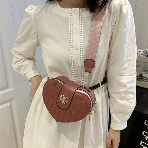 Heart Shaped Crossbody Bag For Women Litchi Grain PU Leather Quilted Shoulder Purse With Wide Webbing Strap