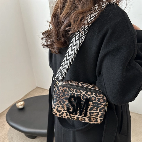 Women Fashion Leopard Print Camera Bag Geometric Wide Strap PU Leather Crossbody Bag Letter SM Decor Small Square Bag