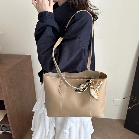 Borsa Tote in Pelle PU per Donna Con Foulard in Satin Decorativo Cuciture a Contrasto Grande Capacità Borsa a Spalla Casual Pendolare