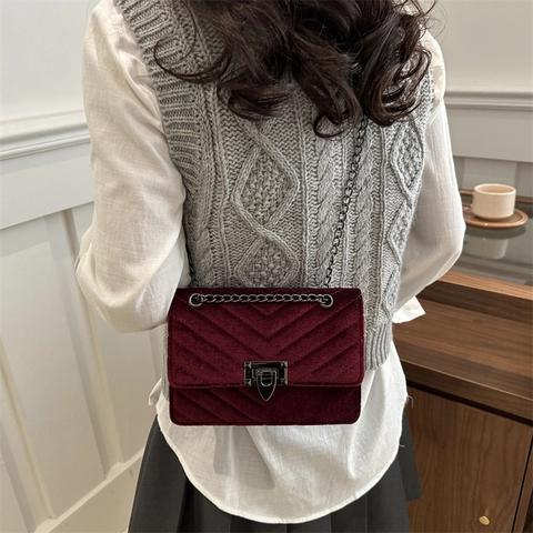 Borsa a Spalla Quadrata in Velluto Vintage Trapuntata a Chevron Donna Elegante Tracolla a Catena Borsa a Tracolla Serratura in Metallo Borsa Quotidiana