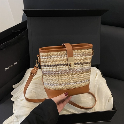 Bolso Saco de Paja Tejida para Mujer Patchwork de Cuero PU Color de Contraste Bolso de Hombro Pequeño para Verano Playa Vacaciones