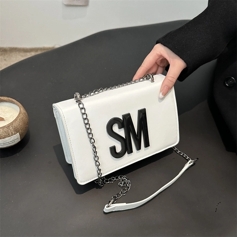 Dames Trendy PU-leer Kleine Vierkante Schoudertas Met SM-letterdecor Kettingriem Minimalistische Flap Crossbody Tas Dagelijks Gebruik
