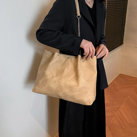 Borsa Tote Donna Grande Capacità Pelle PU Texture Invecchiata Tracolla Catena Dorata Decorazione Borchie Pendolare Casual Chic
