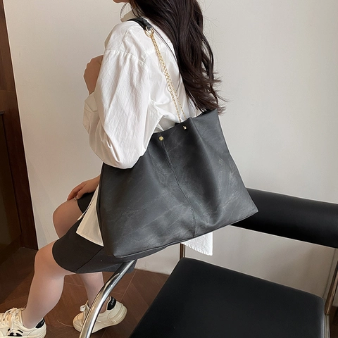Borsa Tote Donna Grande Capacità Pelle PU Texture Invecchiata Tracolla Catena Dorata Decorazione Borchie Pendolare Casual Chic