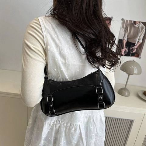 Borsa a Spalla Baguette in Pelle PU Lucida alla Moda per Donna Borsa Sottobraccio con Borchie e Fibbia Retrò