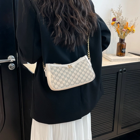 Sac Sous L'aisselle Monogramme Lettre M Imprimé Cuir PU Chaîne Métal Dorée Fermeture Éclair Mode Femmes Bandoulière