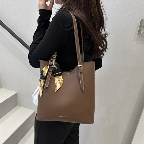 Bolso de Mano Grande de Cuero PU para Mujer Con Pañuelo de Satén Decorativo 2025 Moda Bolso de Hombro Street Style Diario