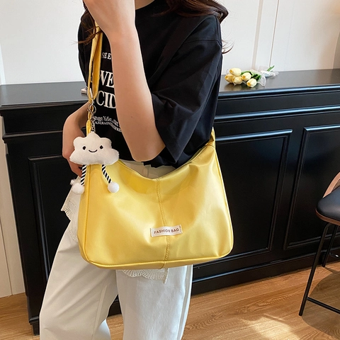 Borsa a Tracolla Hobo da Donna in Pelle PU Grande Capacità Etichetta con Lettere alla Moda Semplice Tinta Unita Casual