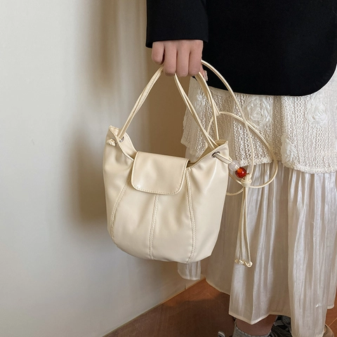 Damen Vintage PU Leder Eimer Umhängetasche Minimalistisch Beige Crossbody Tasche Mit Perlen Kordelzug Für Den Alltag Stil