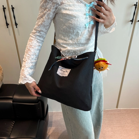 Borsa Tote in Tela Patchwork Bohémien Grande Capacità Borsa a Tracolla Con Charm Burger in Peluche per Donna Viaggio