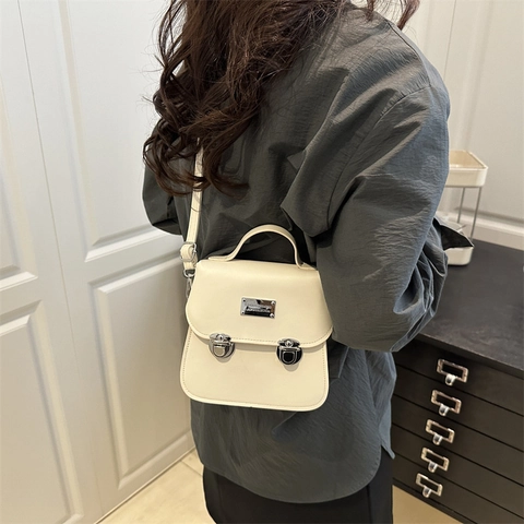 Damen Vintage PU-Leder Schultertasche Kleine Quadratische Crossbody Tasche Mit Silberschnallen Mode Alltag Handtasche