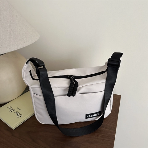 Women's Casual Nylon Shoulder Bag Large Capacity Dumpling Crossbody Bag Japanese Style With Wide Strap Fashion Label Everyday