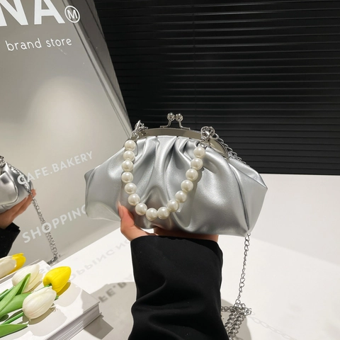 Women Pleated PU Leather Cloud Bag With Artificial Pearl Handle And Metal Chain Strap Fashion Kiss-lock Evening Shoulder Bag