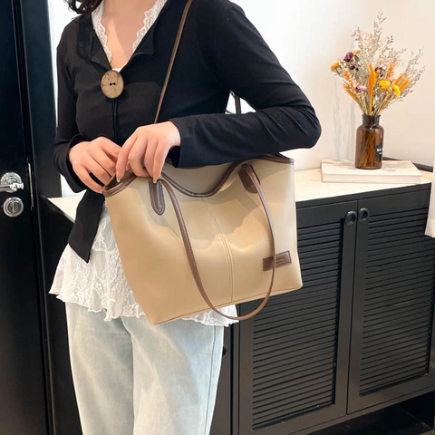 Minimalist Solid Color Large Capacity Tote Bag PU Leather Urban Fashion Underarm Shoulder Bag Contrast Piping Daily Bag