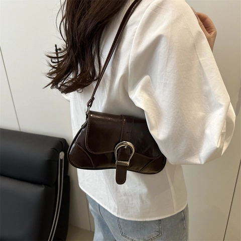 Bolso de Axila de Cuero de PU Vintage para Mujer Minimalista Color Sólido Con Hebilla de Herradura Plateada Moda Casual