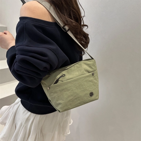Bolso Bandolera de Nylon Arrugado para Mujer Minimalista Color Sólido Correa Ajustable Bolso Casual para Viajes Diarios