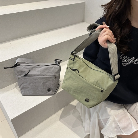 Bolso Bandolera de Nylon Arrugado para Mujer Minimalista Color Sólido Correa Ajustable Bolso Casual para Viajes Diarios
