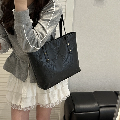 Large Capacity PU Leather Tote Bag For Women Vintage Crocodile Pattern Patchwork Commuter Shoulder Bag With Gold Rivets