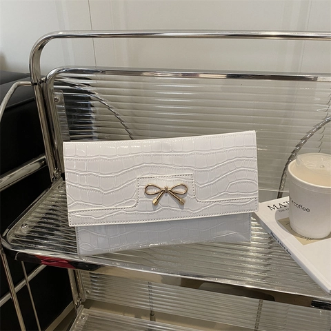 Women Crocodile Pattern Envelope Clutch Bag PU Leather Shoulder Bag With Metal Bow Clasp Fashion Party Evening Handbag