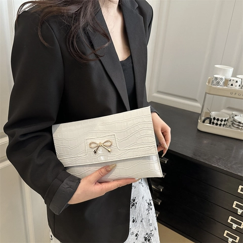 Women Crocodile Pattern Envelope Clutch Bag PU Leather Shoulder Bag With Metal Bow Clasp Fashion Party Evening Handbag