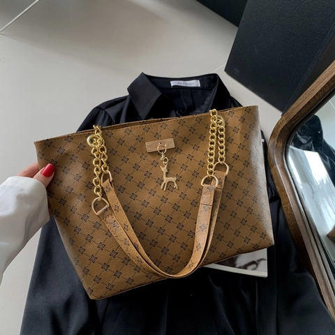 Retro Women PU Leather Monogram Print Tote Bag Large Capacity Commuter Shoulder Bag With Metal Chain And Deer Charm