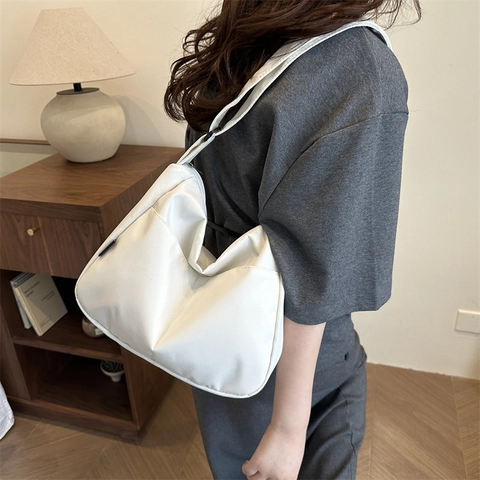 Borsa a Spalla in Nylon di Grande Capacità per Donna 2025 Moda Borsa Hobo a Contrasto Semplice Borsa a Tracolla Universitaria