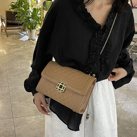 Vintage Gewatteerde Schoudertas Voor Dames Kunstleer Crossbody Tas Met Edelsteen Sluiting Metalen Ketting Veelzijdige Tas