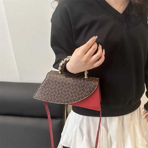 Borsa a Tracolla da Donna in Stile Francese Irregolare Patchwork Vintage con Stampa Monogramma in Pelle PU e Manico in Metallo Oro