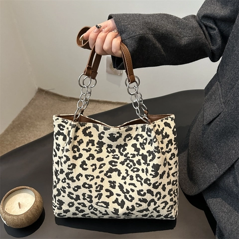 Borsa Tote da Donna con Stampa Leopardata in Velluto a Coste Borsa a Tracolla di Grande Capacità con Catena in Metallo