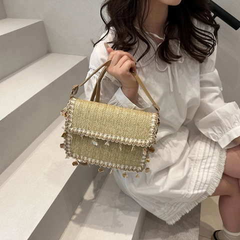 Women Woven Straw Crossbody Bag Shell Tassel Bohemian Summer Beach Vacation Square Shoulder Purse