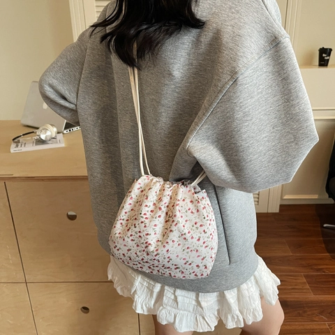 Borsa a Spalla da Donna in Tessuto a Fiori Freschi Estate Nuova Carina Leggera Casual Grande Capacità Borsa a Secchiello con Coulisse