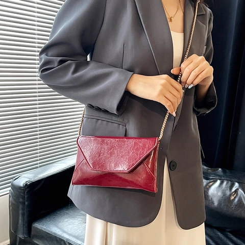 Damen Mode Umschlag Kette Umhängetasche Metallisches Knitter-PU-Leder Kleine Quadratische Schultertasche Für Den Täglichen Gebrauch